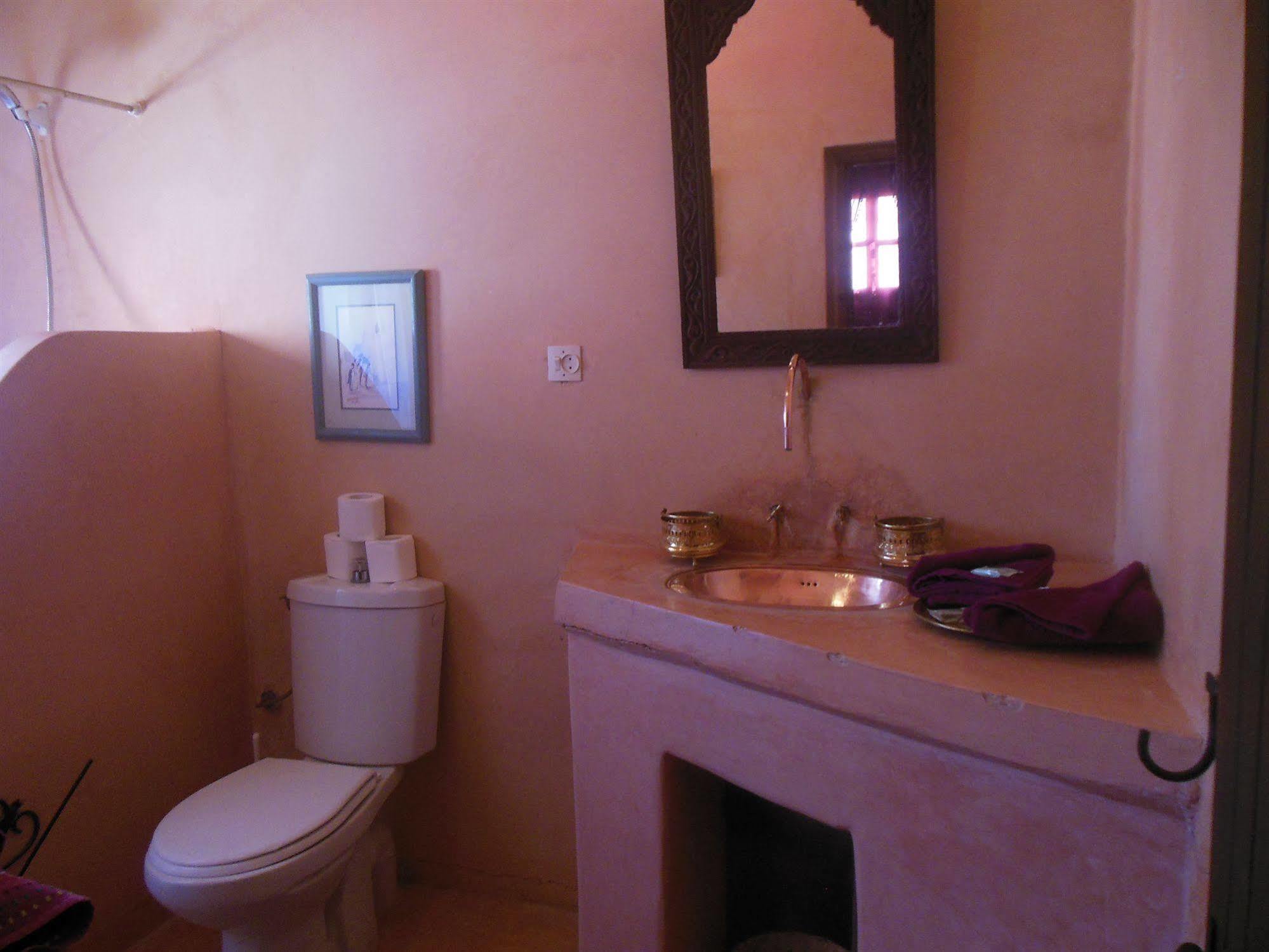 Kasbah Du Peintre Bed & Breakfast Ait Benhaddou Exterior foto